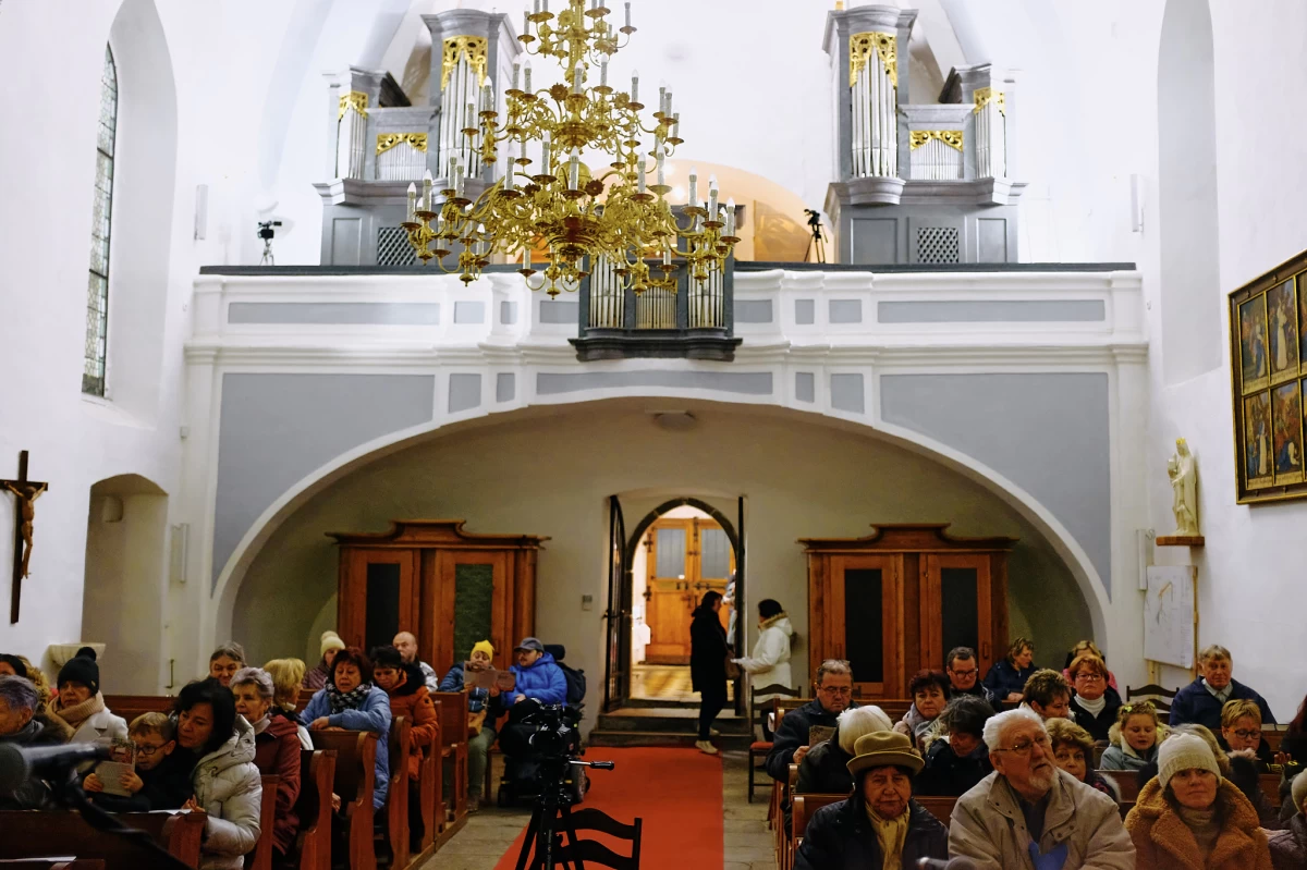 Nedělní adventní koncert vynesl přes 20.000,--Kč