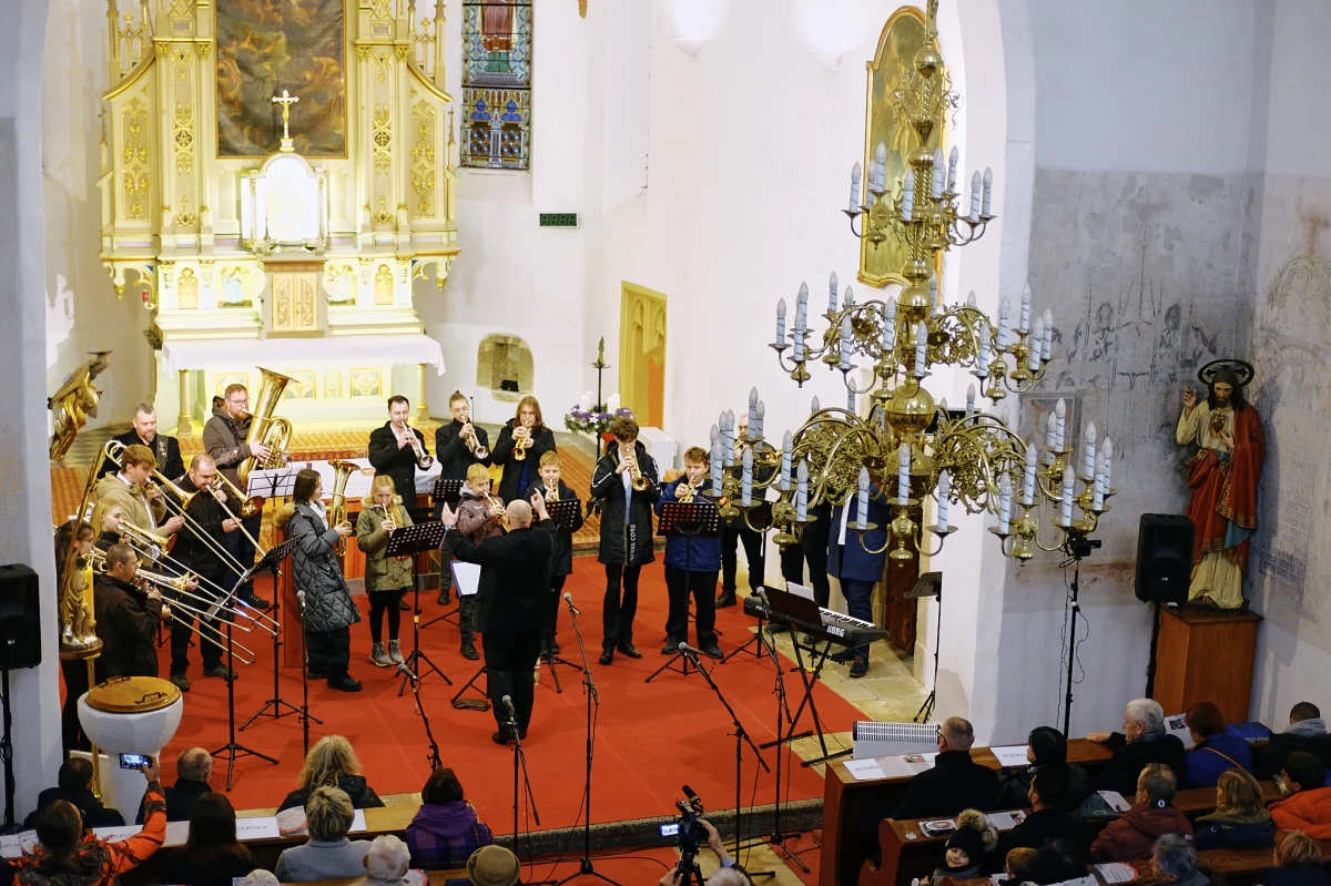 Nedělní adventní koncert vynesl přes 20.000,--Kč