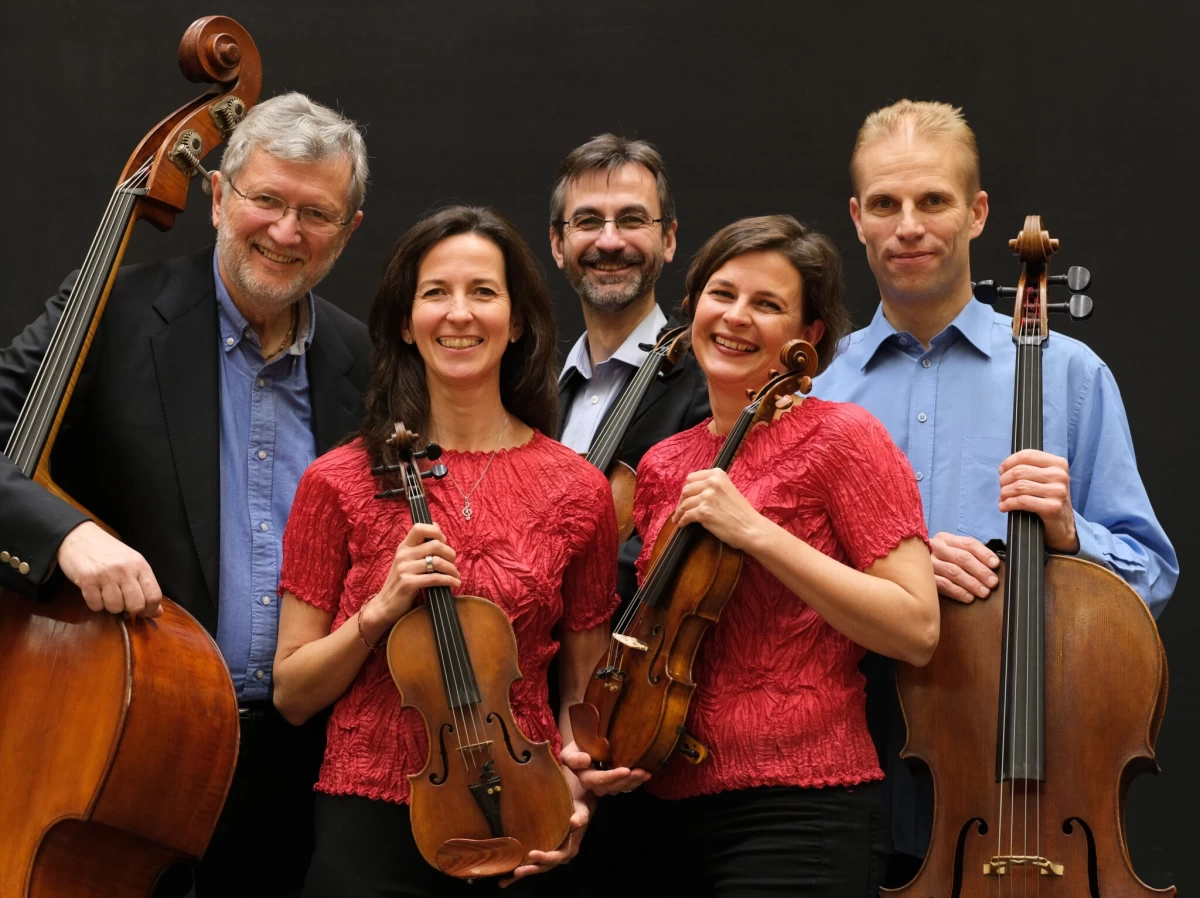 PRAGA CAMERATA QUINTET - Hudba, která pomáhá