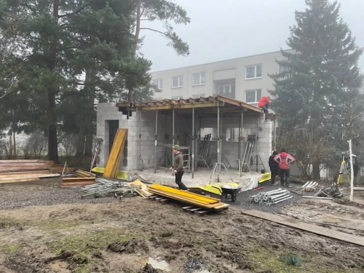 ZAHRADNÍ DŮM v Denním stacionáři NESA ve Velkém Meziříčí roste každým dnem