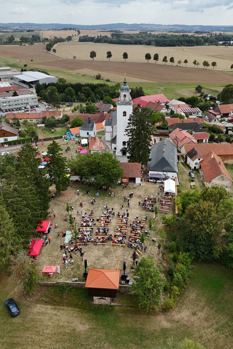 Oslavy 10. výročí Nadačního fondu FRANTIŠKA PODSTATZKY LICHTENSTEINA přinesly dennímu stacionáři ROSA 53 000 Kč