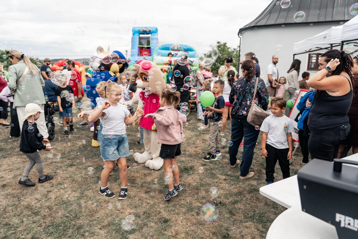 Oslavy 10. výročí Nadačního fondu FRANTIŠKA PODSTATZKY LICHTENSTEINA přinesly dennímu stacionáři ROSA 53 000 Kč