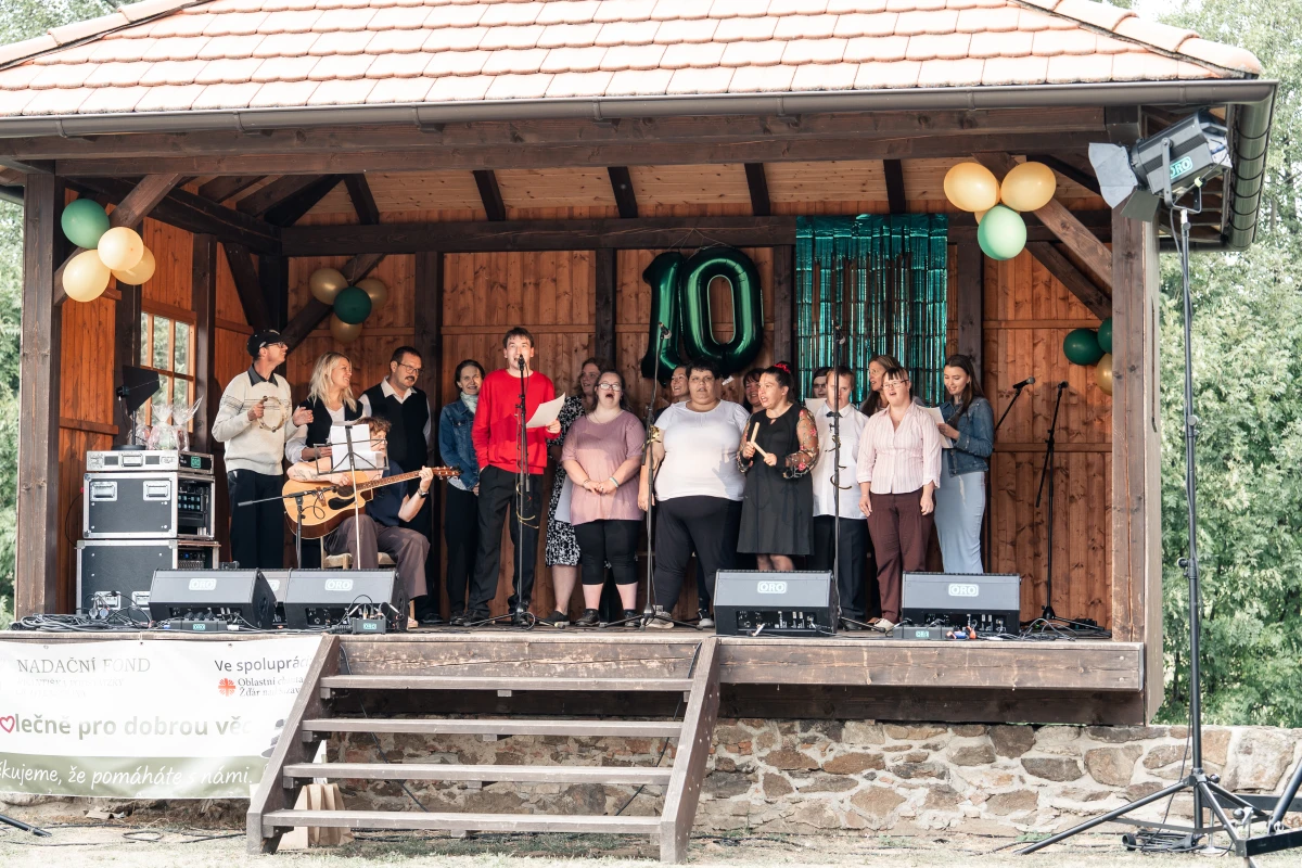 Oslavy 10. výročí Nadačního fondu FRANTIŠKA PODSTATZKY LICHTENSTEINA přinesly dennímu stacionáři ROSA 53 000 Kč