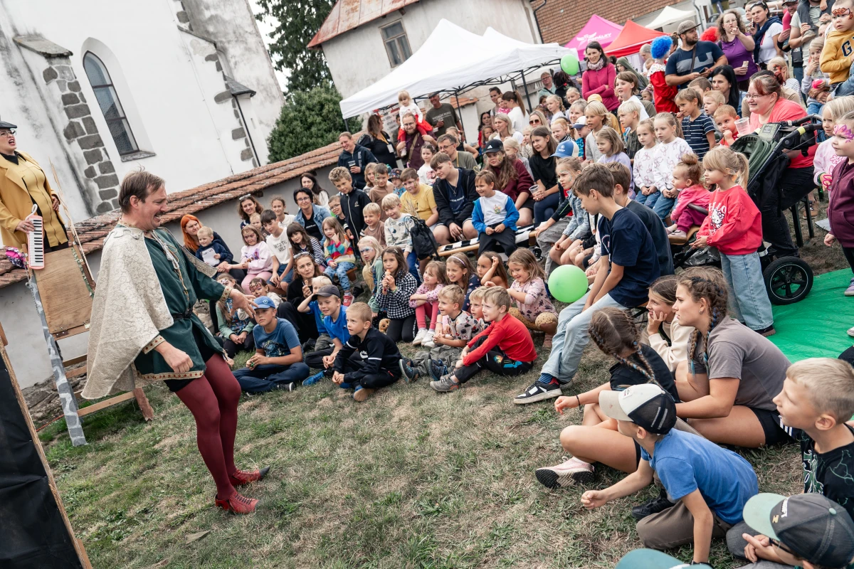 Oslavy 10. výročí Nadačního fondu FRANTIŠKA PODSTATZKY LICHTENSTEINA přinesly dennímu stacionáři ROSA 53 000 Kč