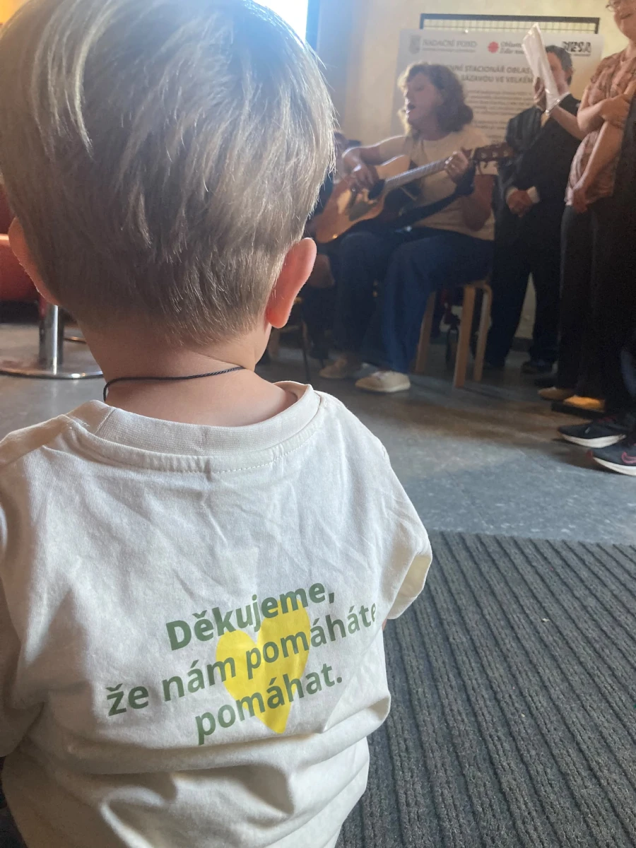 Výstava Tváře pomoci dorazila do Velkého Meziříčí. Po Senátu ji hostí zdejší radnice